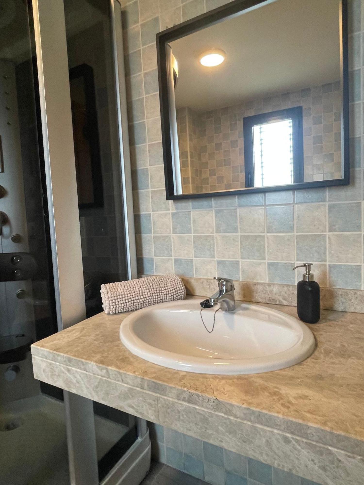 Stelarium-Suite Con Bano Privado En Casa Compartida-Uebica2 Mairena del Aljarafe Exterior foto
